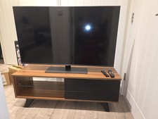 Samsung Q80BA 50 And TV Stand