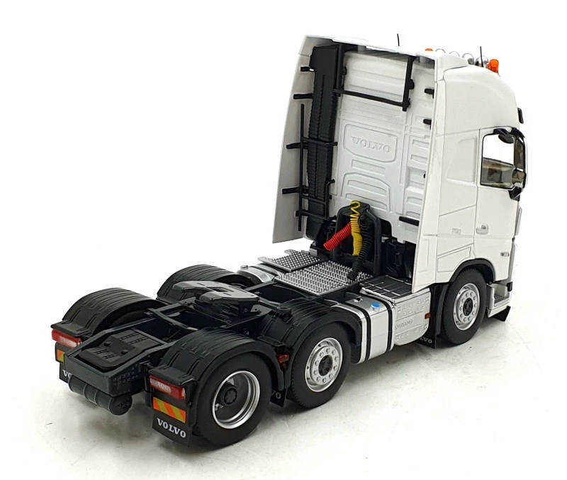 Marge Models 1/32 Scale 2321-01 - Volvo FH5 6x2 Truck - Clear White - Image 2 of 4