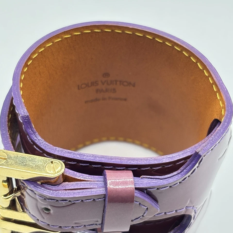 Pulsera Louis Vuitton Charlton Doble Envoltura en Cuero Vernis Monograma Púrpura Foto 4 de 4