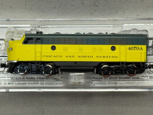 Micro-Trains 980 01 381 Z scale C&NW EMD F7 Powered A Unit #4070A LN - Picture 8 of 8