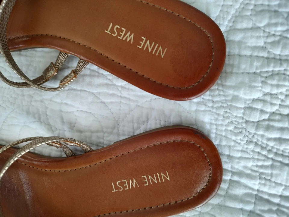 Nine West Sandals Women's Size 7 Brown Gold Leather - Image 3 of 4