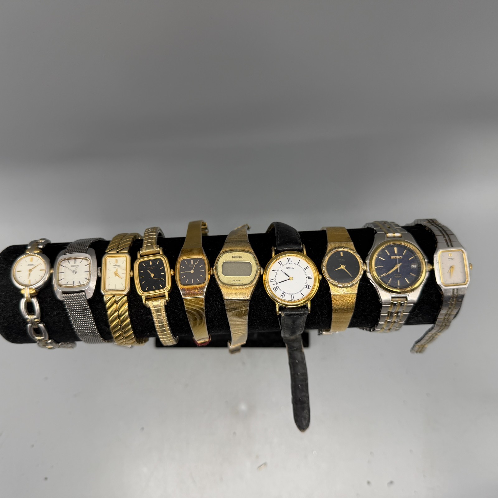 Women Gold Tank PARTS Digital Seiko Watch Daydate Silver 10 Quartz Solar Lot L17 - VintageWatches.PK Women Gold Tank PARTS Digital Seiko Watch Daydate Silver 10 Quartz Solar Lot L17 - vintagewatches.pk