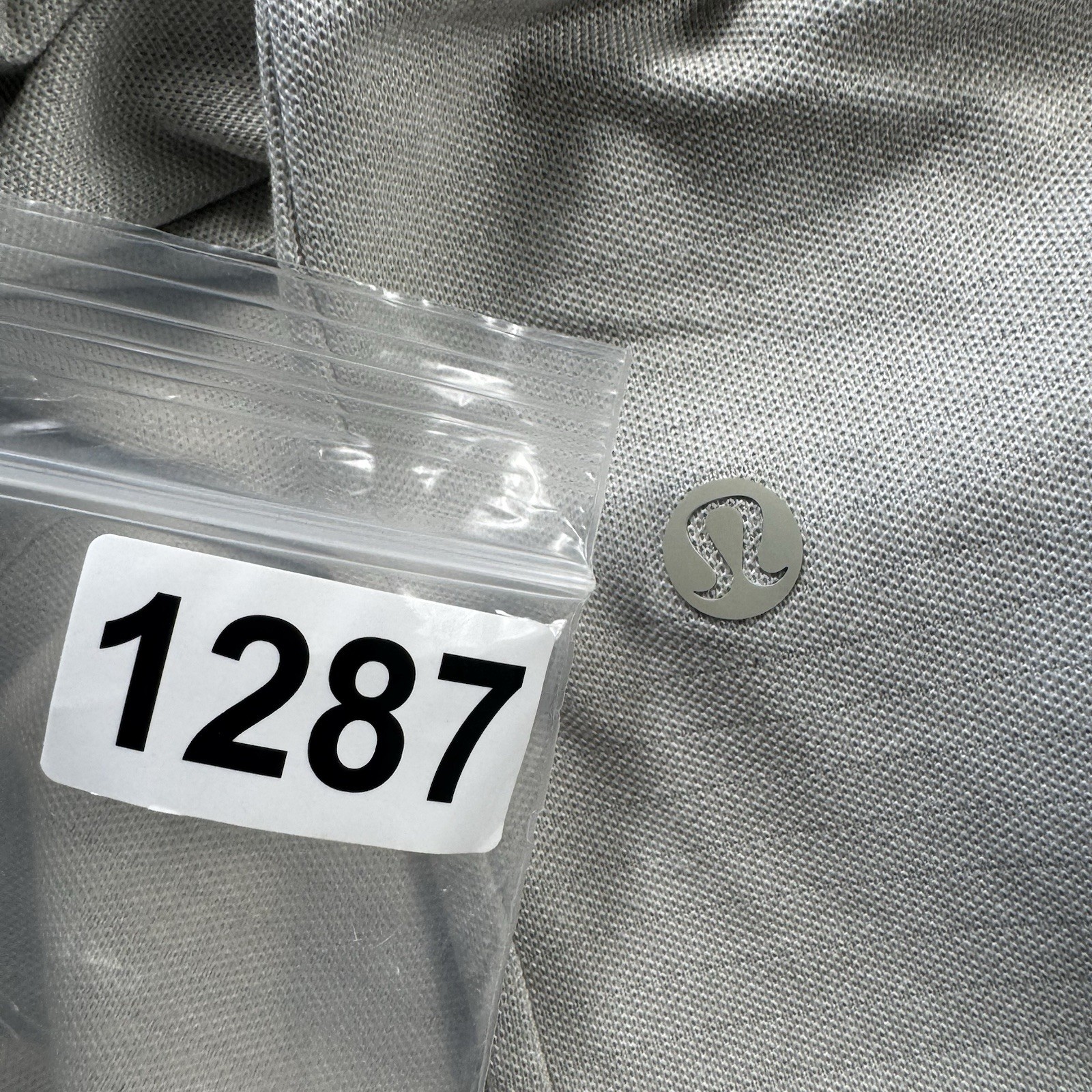 Lululemon Stone Gray Evolution S/S Performance Po… - image 5