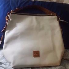 Nuevo con etiquetas Hobo Dooney & Bourke de cuero liso con accesorios - ¡¡SÚPER VENTA!!!