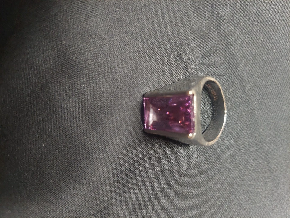 Anillo 18kt GF con piedra morada Foto 3 de 3