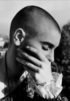 Sinead O'Connor Unsigned photo - Irish singer - Donation to Cancer Charity *5