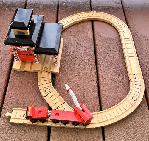 Thomas & Friends Wooden Railway - SODOR FIRE STATION DEPT + FIRE TRAIN