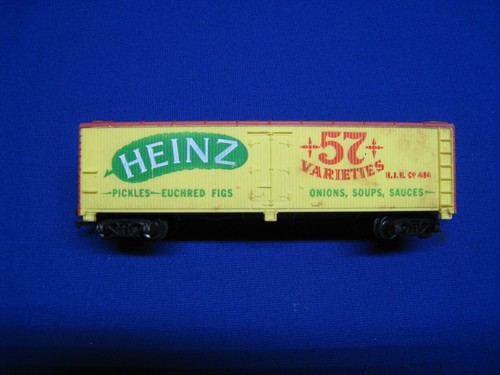 HO Scale Tyco Heinz 57 Reefer - Freight Train - Picture 2 of 4