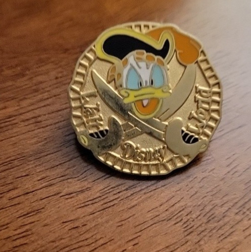 Disney Donald Duck Pirate Pin