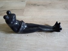 froschfigur liegend