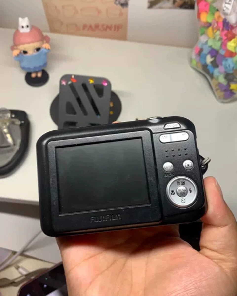 Fujifilm Digital Camera FinePix L55 12.0MP 3x Optical Zoom Red 100