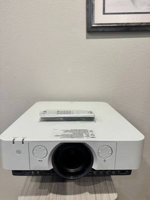 Sony VPL-FH30 3LCD Projector + Remote RM-PJ19   Full HD 1080p HDMI Tested