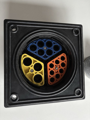 2 Mauerdurchführungen( Wasserdicht) für gängige Elektrokabel/Lei tungen