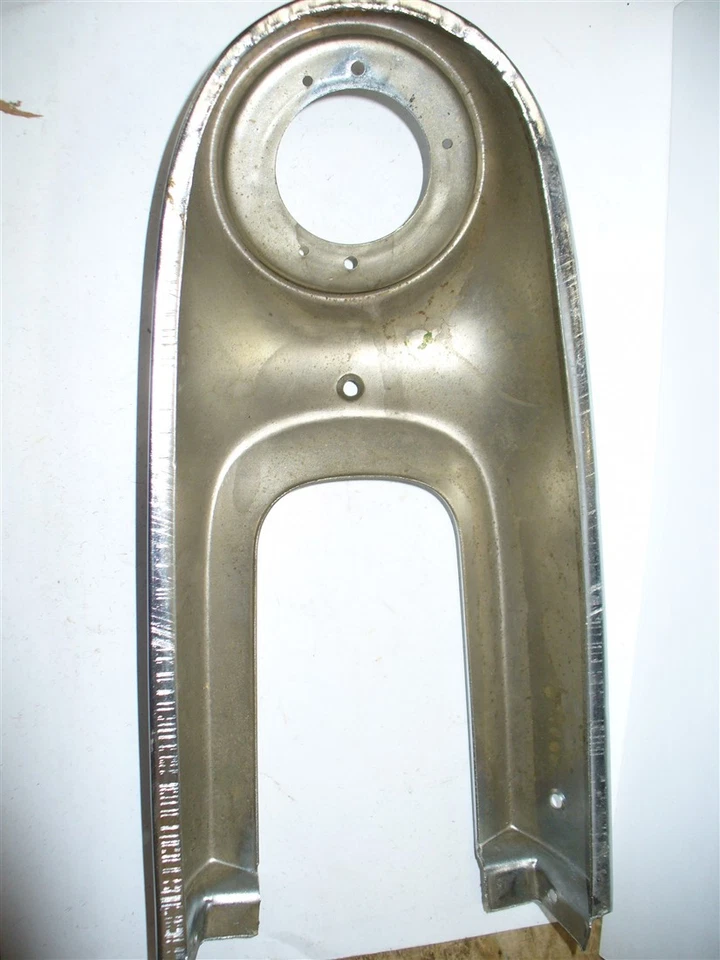 VAUXHALL VICTOR SERIE F LUZ TRASERA SUPERIOR CROMADA ENVOLVENTE Foto 2 de 2