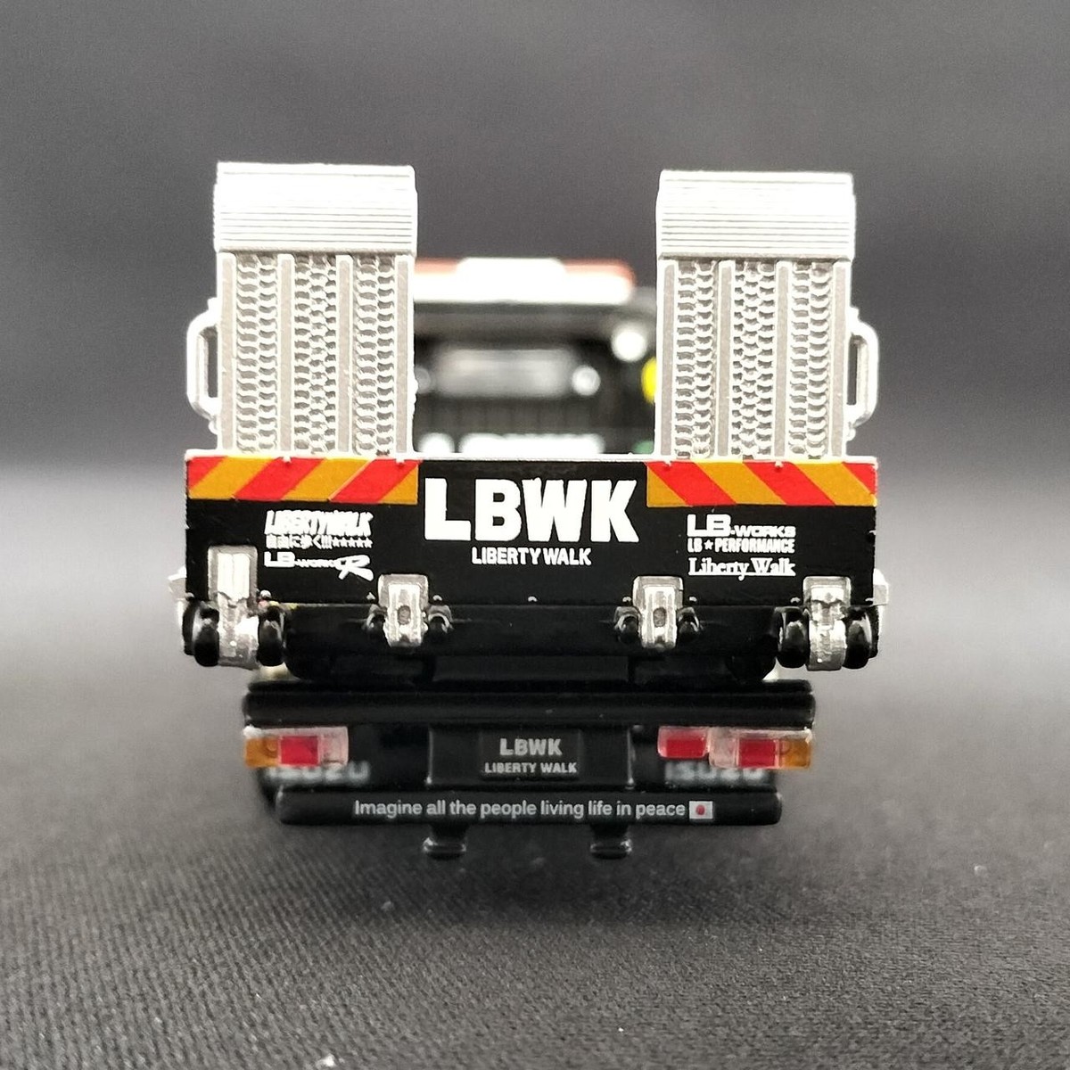 ミニカー LBWK Isuzu N-Series Vehicle Transporter Mini GT Isuzu N-Series Vehicle Transporter LBWK White 1:64