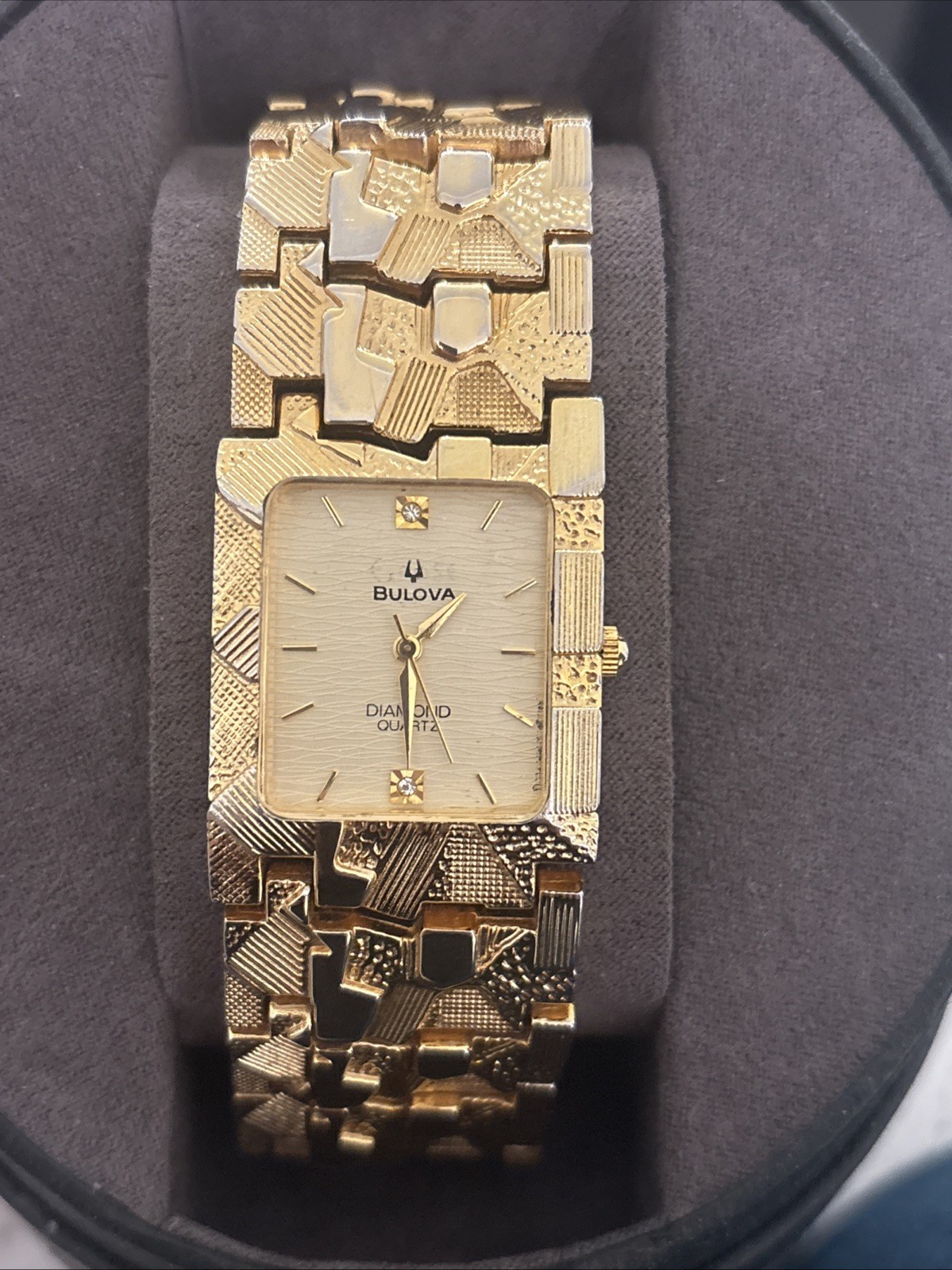 Vintage Bulova Diamond Quartz Ladies Watch 9063-5020 18K Gold Plated Runs
