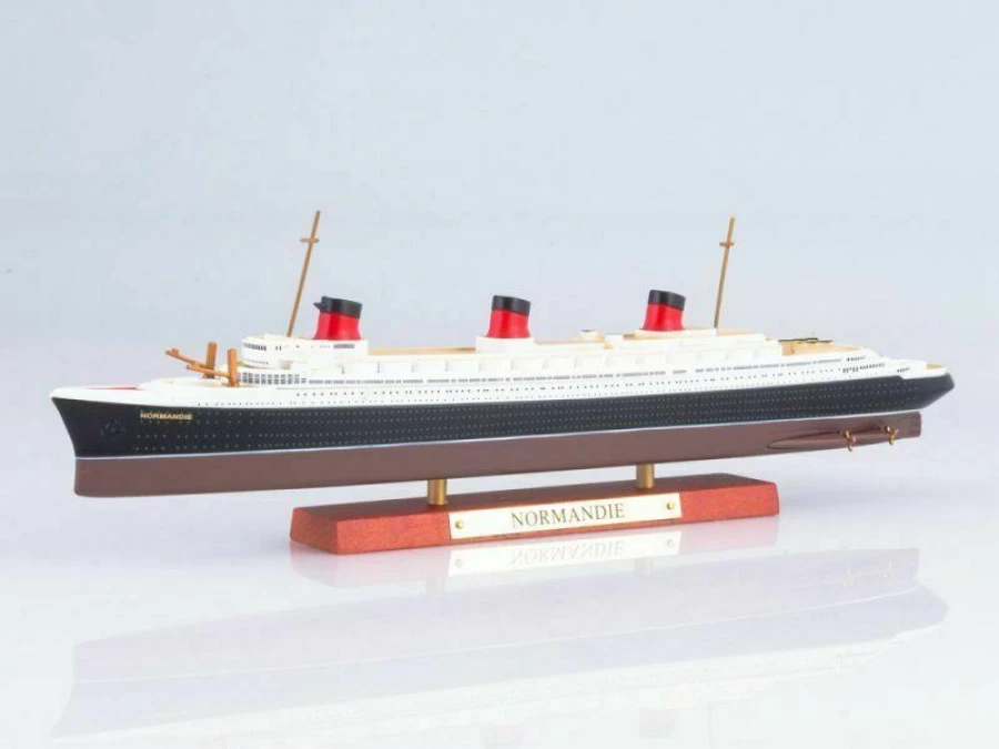 ATLAS 1:1250 Normandie Cruise Ship Model Alloy Boat Replica Display Collection - Image 4 of 4