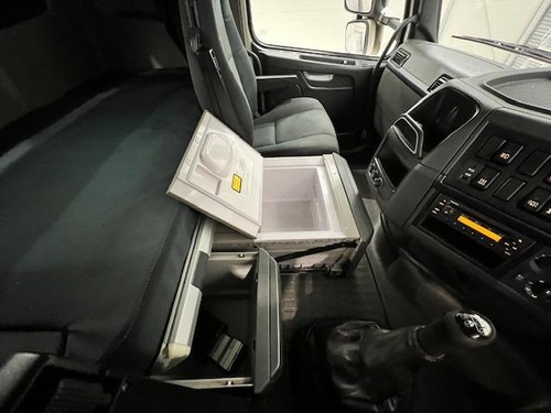 Volvo FH 540 8x4 Sleeper Cab Tractor Unit Manual - Picture 19 of 20