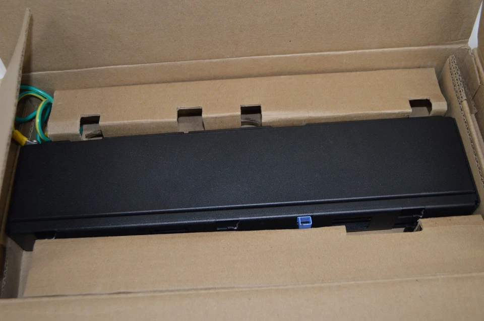 NEW Dell AP6020 PDU Power Distribution Unit 1T890 16A Foto 2 de 3