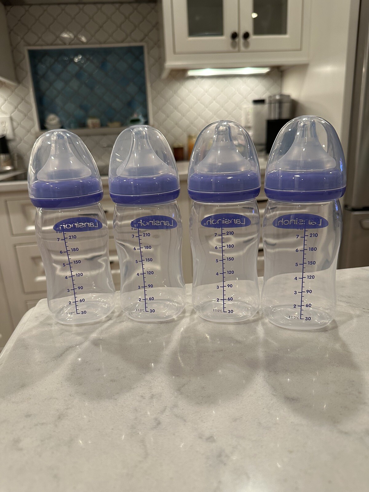 Lansinoh Anti-Colic Baby Bottles for Breastfeeding Babies, 8 Ounces (pack of 4)