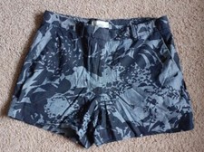 Gap Damenshorts marineblau Blumenmuster 32 Zoll Taille