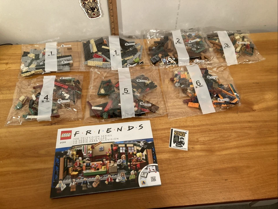 LEGO 21319 Friends Central Perk Set The Television Series NEW FACTORY SEALED - Image 3 of 4