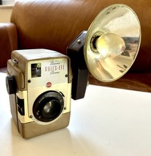 Vtg Kodak Brownie Bull  s-Eye 620 Film Camera w/Kodalite IV Flashholder  Bulb