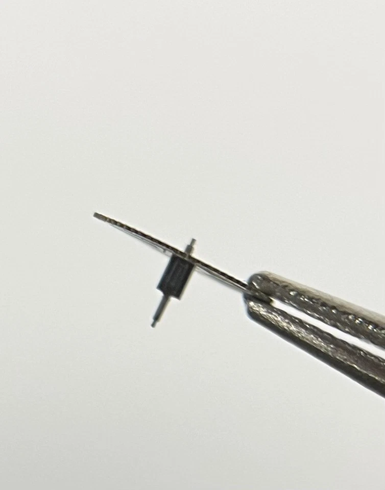 Movement UNIVERSAL GENEVE 332 For Pieces Replacement Part: 210 Third Wheel - Image 3 of 3