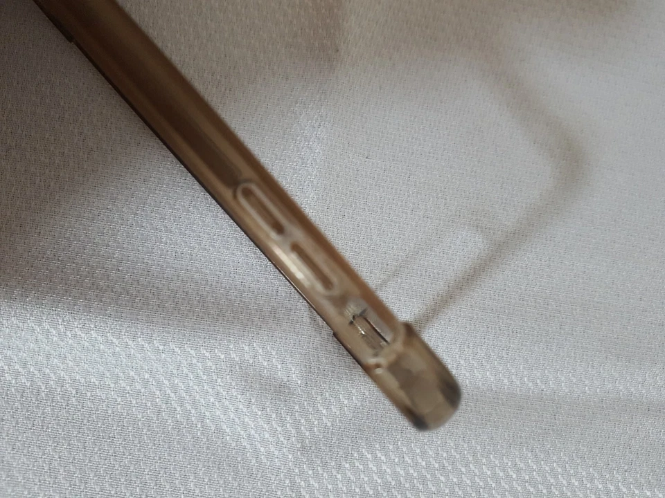 Funda Tech21 Evo dorada con estética blanca Elite iPhone 7/8/SE2/SE3  Foto 4 de 4