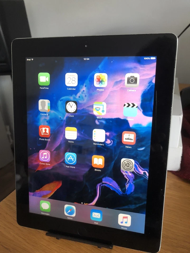 Apple iPad 2 9.7in 32GB Wi-Fi Tablet - Black - Image 2 of 4