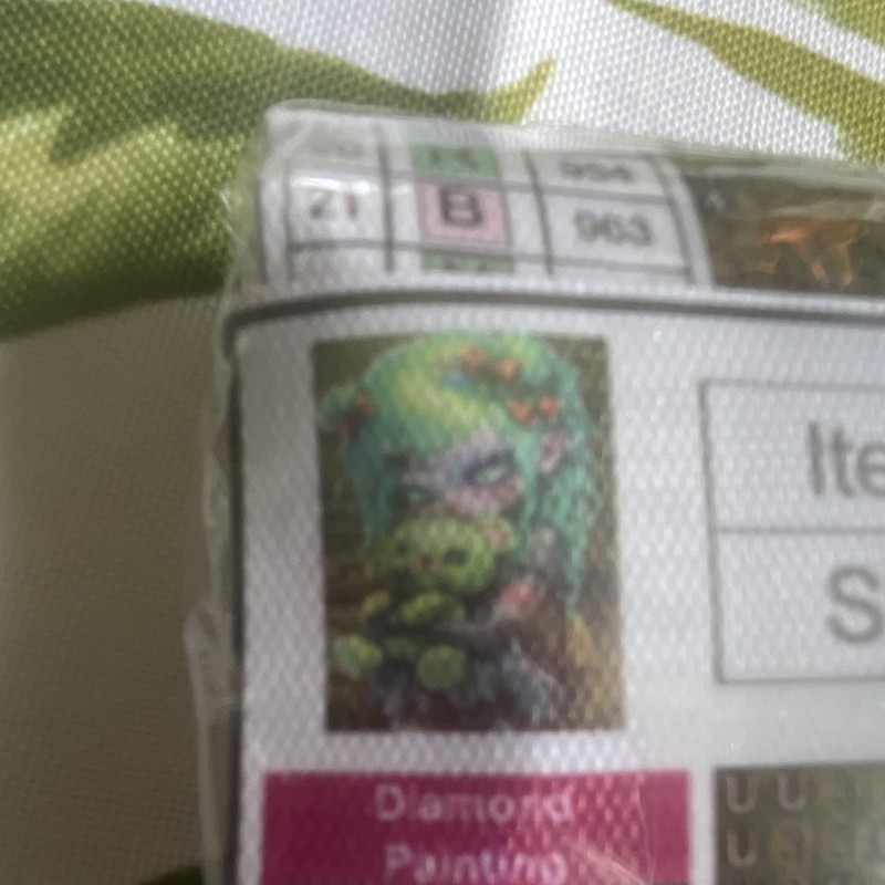 Diamond art Kit DP00111-4 30x40cmGothic girl holding gothic teddy bear  green 