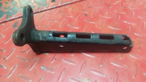 YAMAHA YFM 250 BEAR TRACKER > FOOT PEG REST # 4XE-F7411-00-00 - Picture 8 of 12