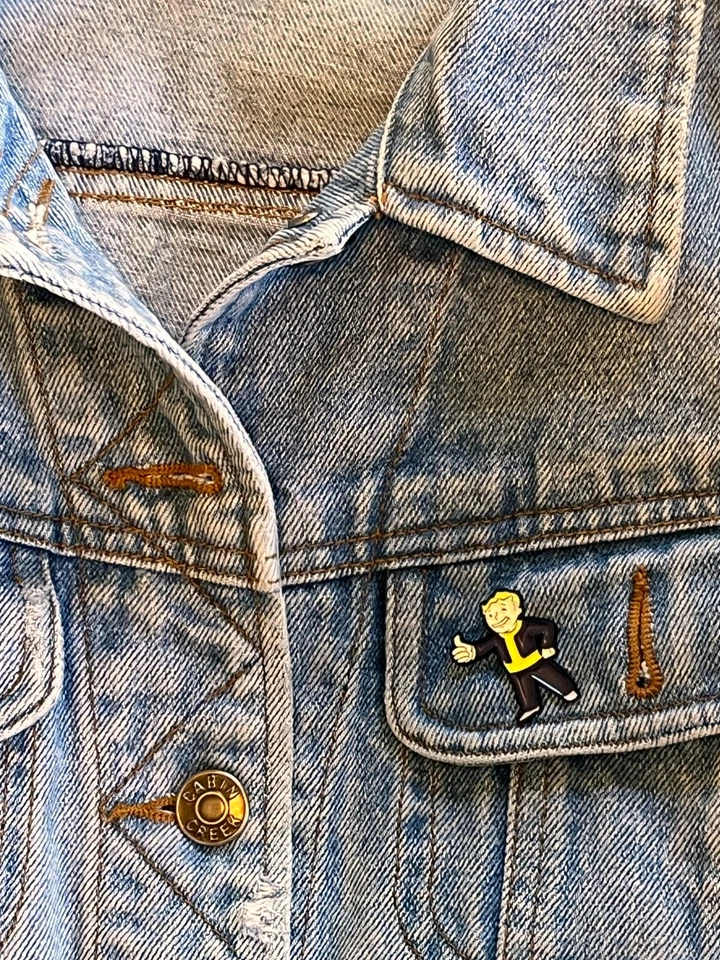 Fallout Vault Boy / Pip Boy Enamel Pin / Brooch / Badge - Video games, Xbox - Image 4 of 4