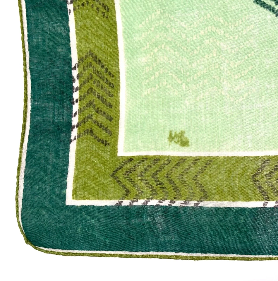 Pañuelo Hankie firmado por Kati Cat de colección tonos verdes geométricos 14" Foto 2 de 4