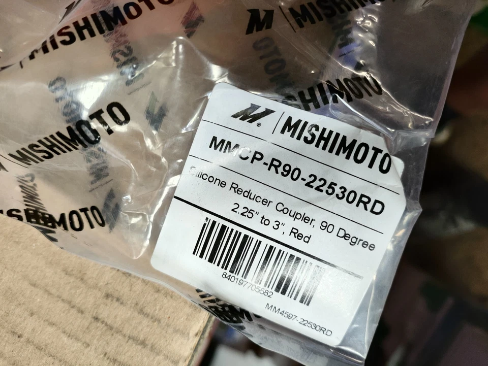 90-Degree Silicone Transition Coupler 2.25" To 3" Mishimoto MMCP-R90-22530RD - Image 3 of 3