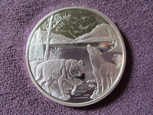 Wolves w/Aurora Borealis  RARE 2-Sided Details  1 Troy Oz. .999 Fine Silver Rd.