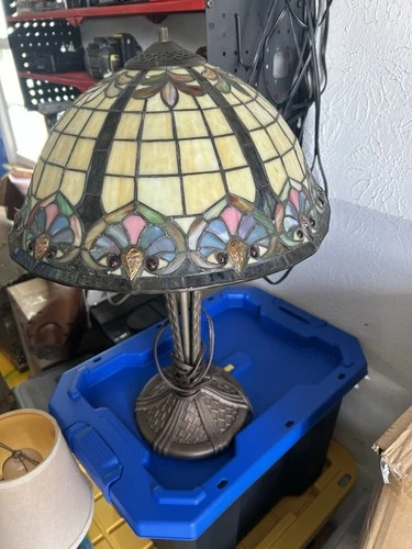 VINTAGE TIFFANY STYLE DESK LAMP