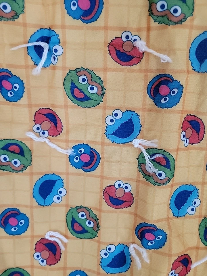 Manta Edredón Infantil De Colección Plaza Sésamo Hecha a Mano 39x46 Franela Trasera Sin Usar Foto 3 de 4