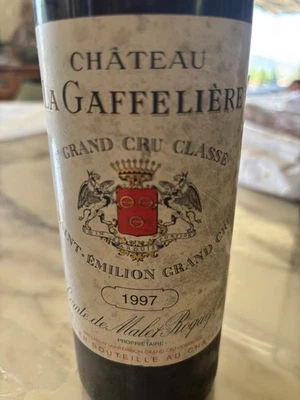 Lot de quatre bouteilles de bordeaux Saint Emilion grand cru - Photo 1/2