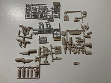 Ricambi auto modellino - AMT 1963 Chevrolet Corvette Conv. Ricambi motore SOLO 1/25 spazzatura