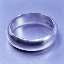 Size 4.25, vintage southwestern Sterling 925 silver wedding ring, band