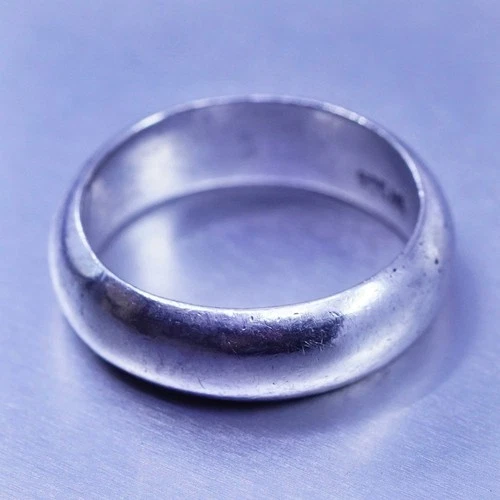 Size 4.25, vintage southwestern Sterling 925 silver wedding ring, band