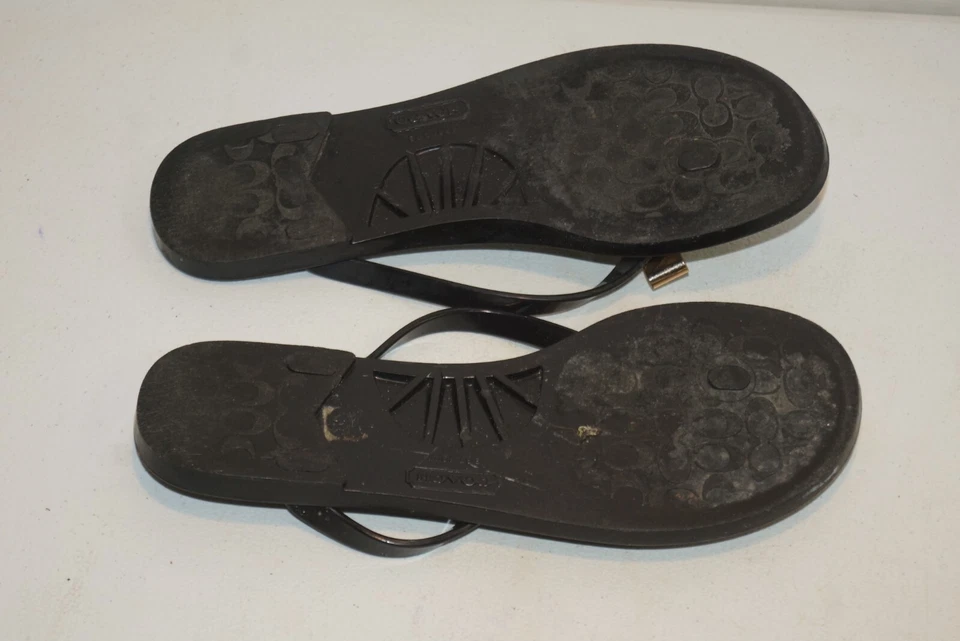 Sandalias Coach Chanclas Para Mujer Talla 7B Landon Negras Jalea Goma Lazo Dorado Foto 3 de 4