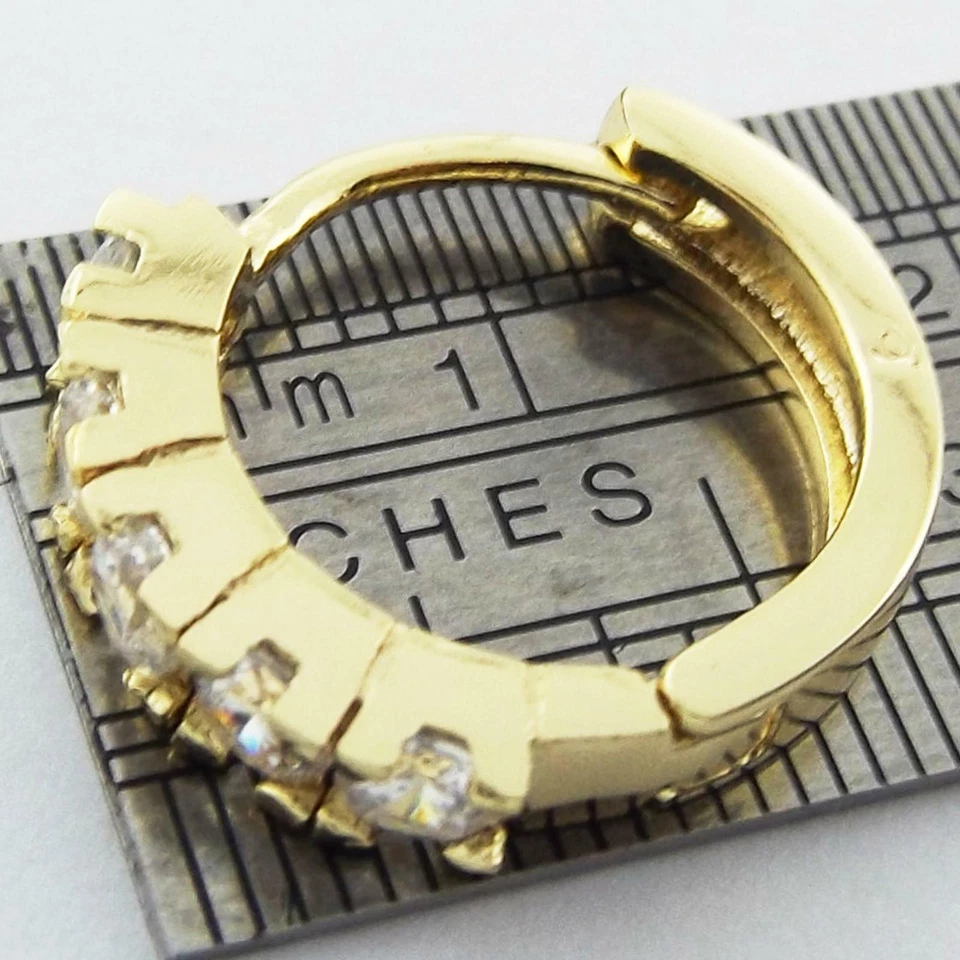 Серьги-кольца Huggie из настоящего 18-каратного желтого золота с цельным бриллиантом с имитацией дизайна - Изображение 2 из 3