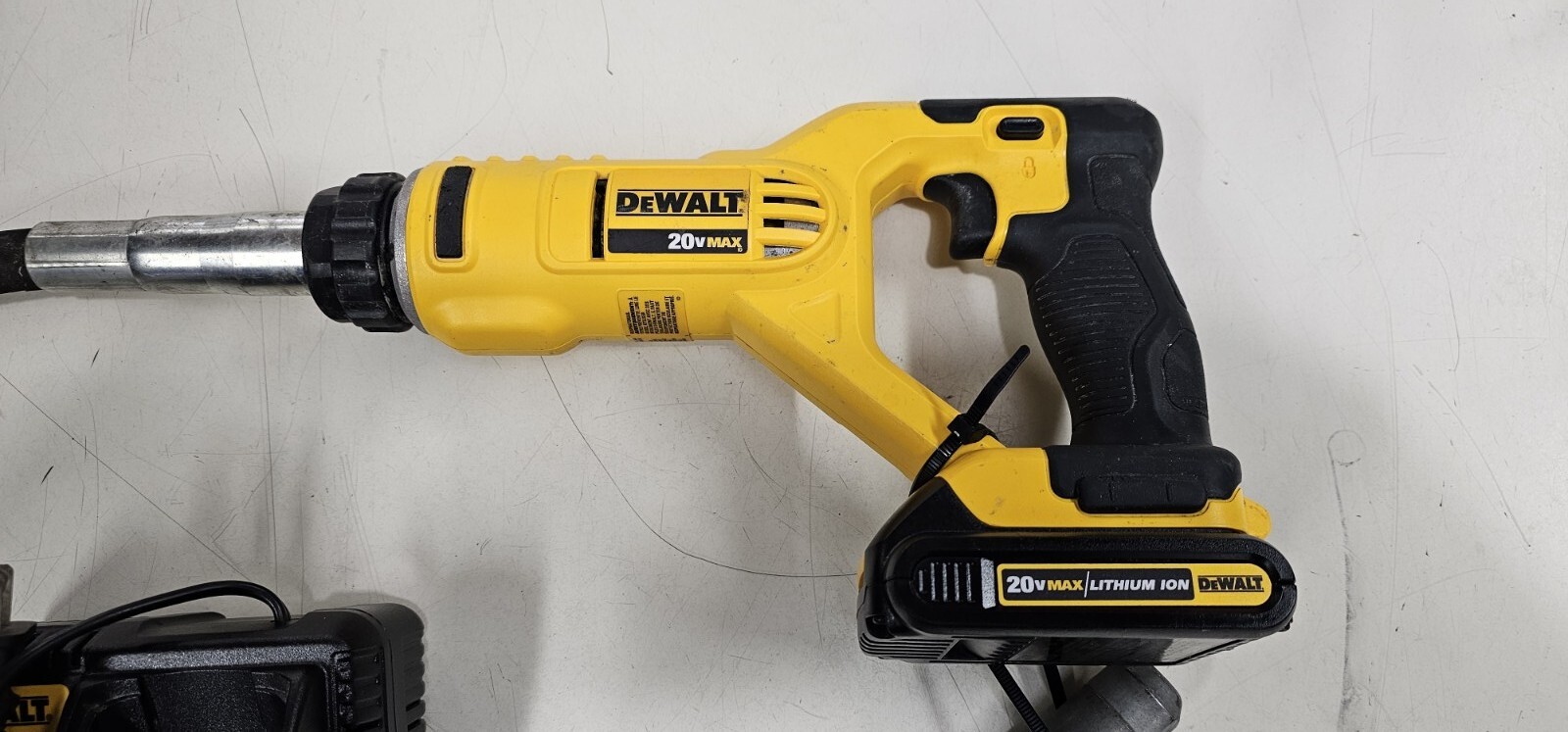 DeWALT 20V Max Concrete Vibrator, Pencil (DCE531) With Battery And