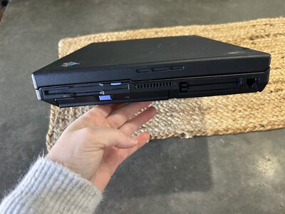 IBM ThinkPad I Series 2611 Laptop Vintage For Parts As Is Powers