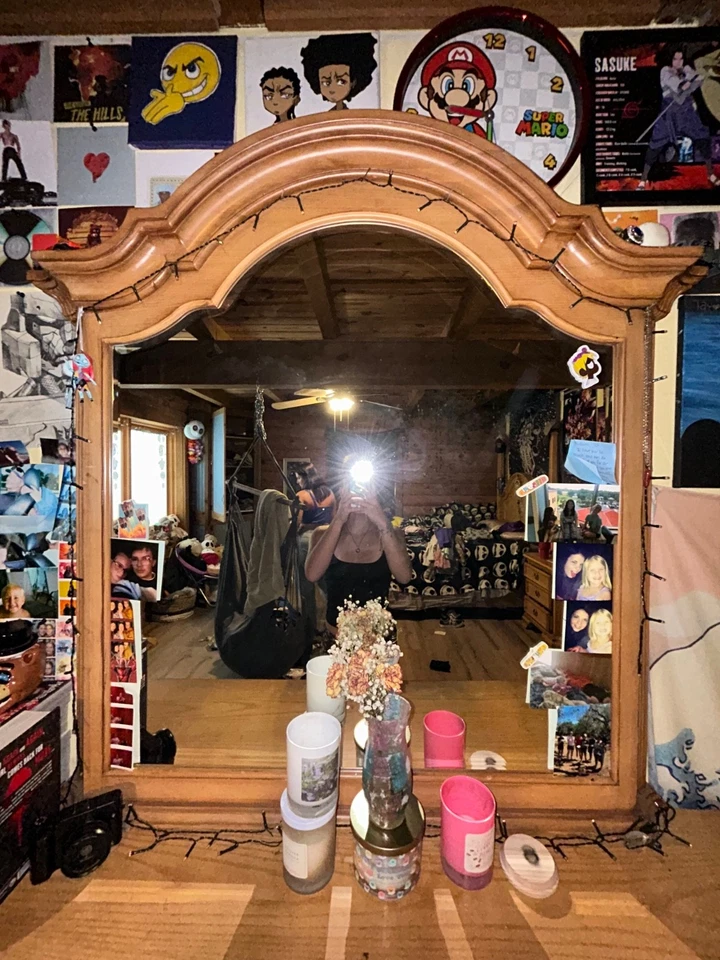 Used Queen Size Bedroom Set. Dresser, 2 Nightstands, Queen Bedframe, Boxspring - Image 3 of 4