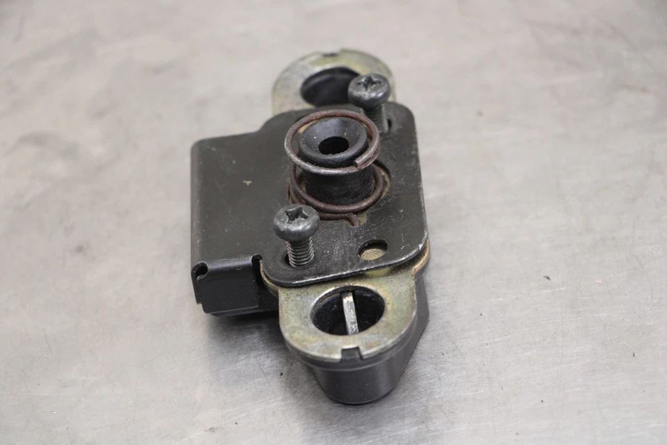 02-05 KAWASAKI ZZR1200 REAR PASSENGER SEAT LATCH LOCK ASSEMBLY - Imagem 4 de 4