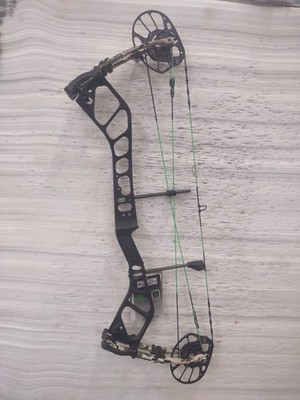 PSE Embark 70# RH BLACK With Subalpine Limbs