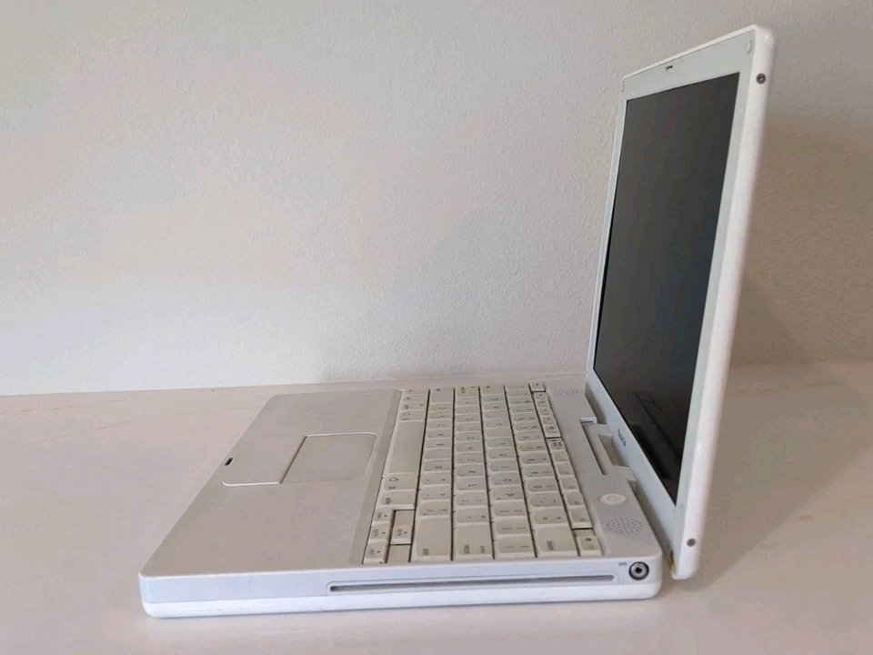 Vintage Apple iBook G4, Model A1054, 2003-untested - Image 3 of 4